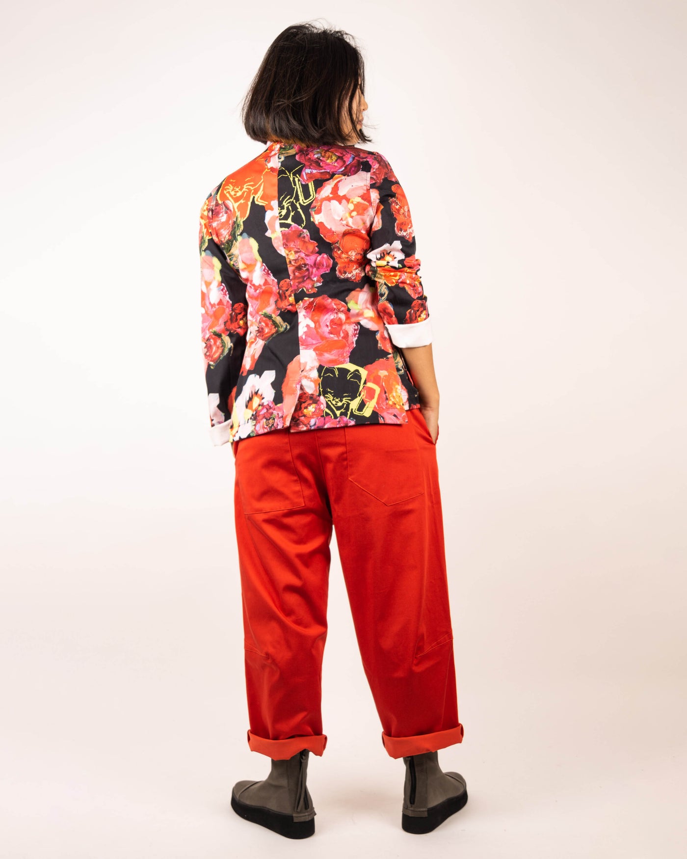 PAL OFFNER, Taillierte Jacke mit Blumenprint